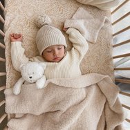 Moonie The Professional Baby Sleep Aid Humming Bear Код M-PON, 1 бр - Polar White Moonie The Professional Baby Sleep Aid Humming Bear Код M-PON, 1 бр - Polar White
