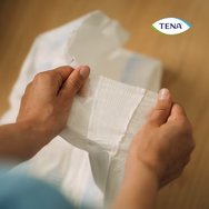 Tena ProSkin Slip Plus Бельо за еднократна употреба с еластични страни за умерена до тежка инконтиненция 30 бр - Medium 70 / 122cm Tena ProSkin Slip Plus Бельо за еднократна употреба с еластични страни за умерена до тежка инконтиненция 30 бр - Medium 70 / 122cm