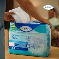 Tena ProSkin Slip Plus Бельо за еднократна употреба с еластични страни за умерена до тежка инконтиненция 30 бр - Medium 70 / 122cm Tena ProSkin Slip Plus Бельо за еднократна употреба с еластични страни за умерена до тежка инконтиненция 30 бр - Medium 70 / 122cm