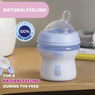 Chicco Natural Feeling Plastic Bottle 0m+ 150ml Пластмасова бебешка бутилка със система против колики & силиконов биберон с бавен поток, 1 брой - Син Chicco Natural Feeling Plastic Bottle 0m+ 150ml Пластмасова бебешка бутилка със система против колики & силиконов биберон с бавен поток, 1 брой - Син