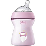 Chicco Natural Feeling Plastic Bottle 2m+ 250ml Пластмасово шише за хранене със система против колики & силиконов биберон с бавен поток, 1 брой - розово