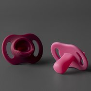 Tommee Tippee Ultrta Light Stay Put Orthodontic Silicone Soother 6-18m, 2 бр - светло зелено / Екрю Tommee Tippee Ultrta Light Stay Put Orthodontic Silicone Soother 6-18m, 2 бр - светло зелено / Екрю