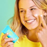 Isdin Acniben 2 Shine & Pimples Control Gel Cream Ежедневен хидратиращ гел-крем за лице за контрол на омазняването и пъпките с матиращ ефект 40ml