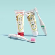 Jack n\' Jill Natural Certified 6m+ Toothpaste Натурална, сертифицирана паста за зъби с прекрасен вкус на ягода за първите никнещи зъбки за бебета от 6 месеца 50g - Strawberry