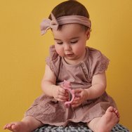 b.box Wrist Teether 3m+, 1 бр - Blush b.box Wrist Teether 3m+, 1 бр - Blush