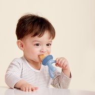 b.box Silicone Fresh Food Feeder 4m+, 1 бр - Lullaby Blue b.box Silicone Fresh Food Feeder 4m+, 1 бр - Lullaby Blue