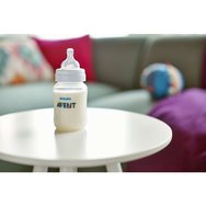 Avent Anti-Colic Пластмасова бебешка бутилка срещу колики и дискомфорт, 0м+ силиконово зърно с бавен поток0% BPA 125ml SCF810/17 Avent Anti-Colic Пластмасова бебешка бутилка срещу колики и дискомфорт, 0м+ силиконово зърно с бавен поток0% BPA 125ml SCF810/17