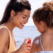 SVR Sun Secure Spf50+ Moisturising Ultra Light & Invisible Spray Хидратиращ слънцезащитен спрей с много висока защита за лице и тяло 200ml