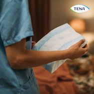 Tena ProSkin Slip Plus Бельо за еднократна употреба с еластични страни за умерена до тежка инконтиненция 30 бр - Large 92 / 150cm