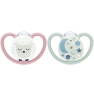 Nuk Space Night Silicone Soother 6-18m 2 Броя - Розово / Зелено - Ортодонтска Силиконова Залъгалка, която Свети в Тъмното, с Дизайн, Позволяващ на Кожата да Диша