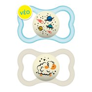 Mam Supreme Night Silicone Soother 6-16m Код 248S 2 части - Синьо/Бяло 2 - Светеща в тъмното ортодонтична силиконова залъгалка Mam Supreme Night Silicone Soother 6-16m Код 248S 2 части - Синьо/Бяло 2 - Светеща в тъмното ортодонтична силиконова залъгалка