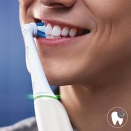 Oral-B iO Ultimate Clean Brush Heads White Резервни глави за четка за професионално почистване между зъбите 4 броя Oral-B iO Ultimate Clean Brush Heads White Резервни глави за четка за професионално почистване между зъбите 4 броя