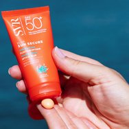 SVR Sun Secure Spf50+ Blur Fragrance Free Mousse Cream Слънцезащитен крем за лице с много висока степен на защита със специална пяна, без аромат и матов ефект 50ml