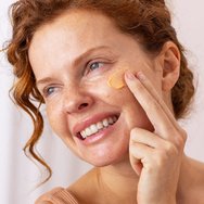 SVR Sun Secure Spf50+ Blur Fragrance Free Mousse Cream Слънцезащитен крем за лице с много висока степен на защита със специална пяна, без аромат и матов ефект 50ml